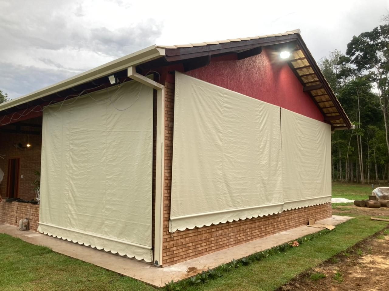 Cortinas laterais para varanda com estrutura em alvenaria